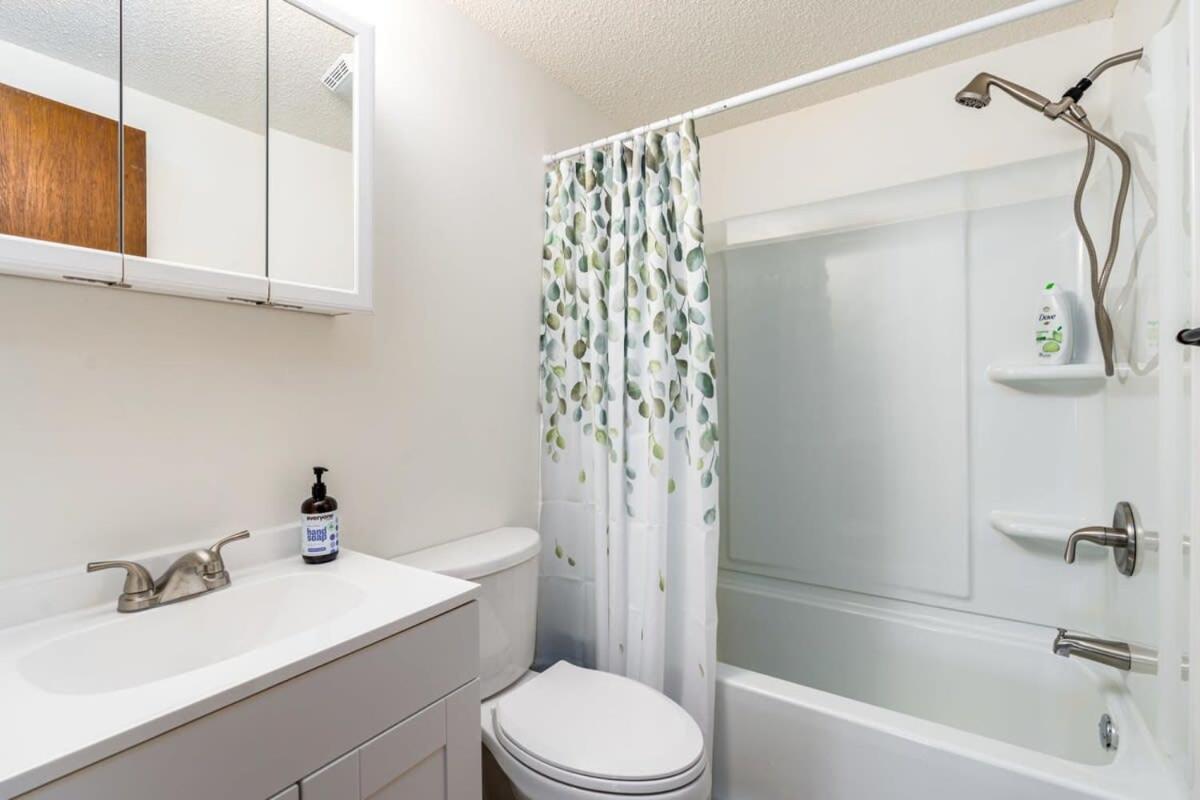 Inwood Modern Chalet Cabin W Hot Tub, Deck&Grill, & Wifi! מראה חיצוני תמונה
